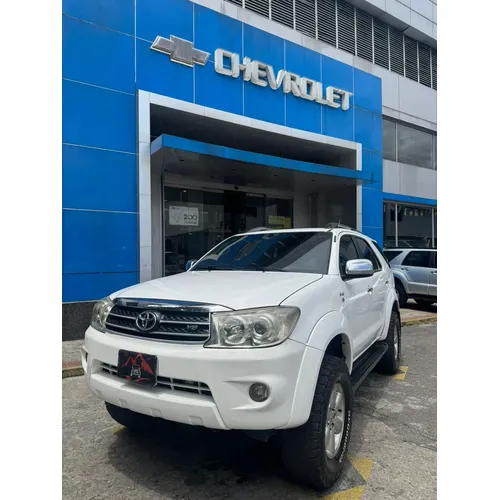 Toyota Fortuner 2010
