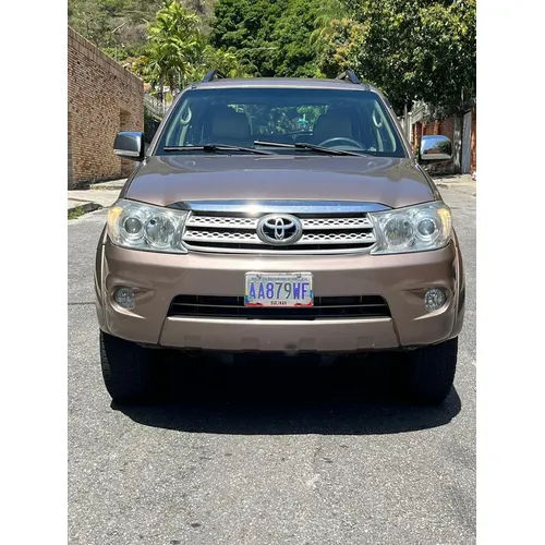 Toyota Fortuner 2010 Beige Caracas