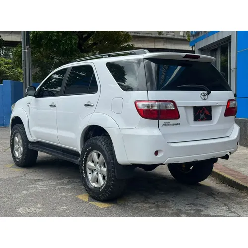 Toyota Fortuner 2010