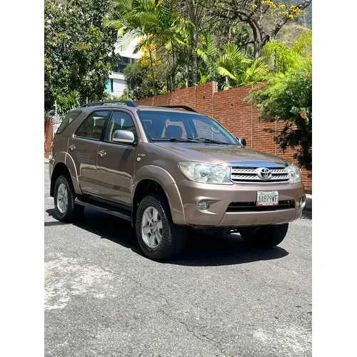 Toyota Fortuner 2010 Beige Caracas