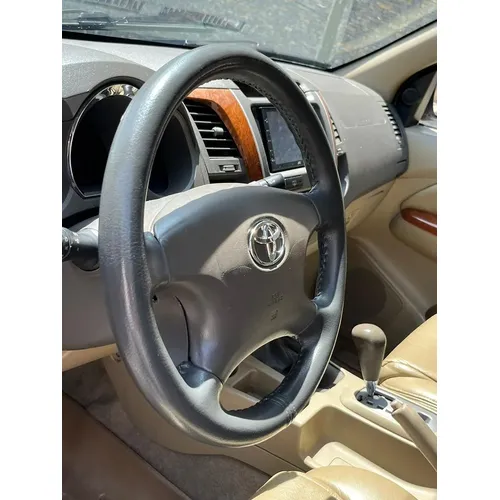 Toyota Fortuner 2010 Beige Caracas