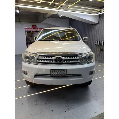 Toyota Fortuner 2010 Blanco Caracas