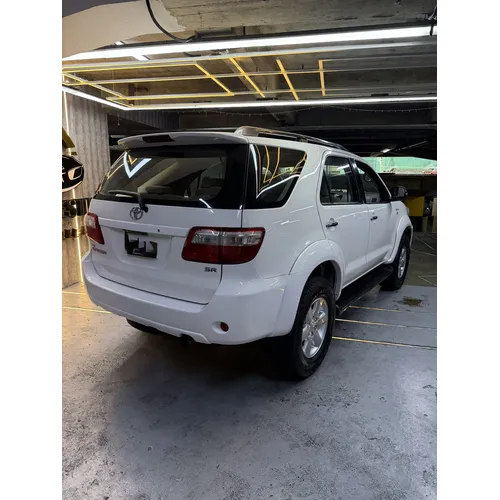 Toyota Fortuner 2010 Blanco Caracas