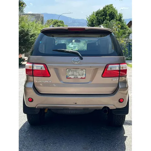 Toyota Fortuner 2010 Beige Caracas