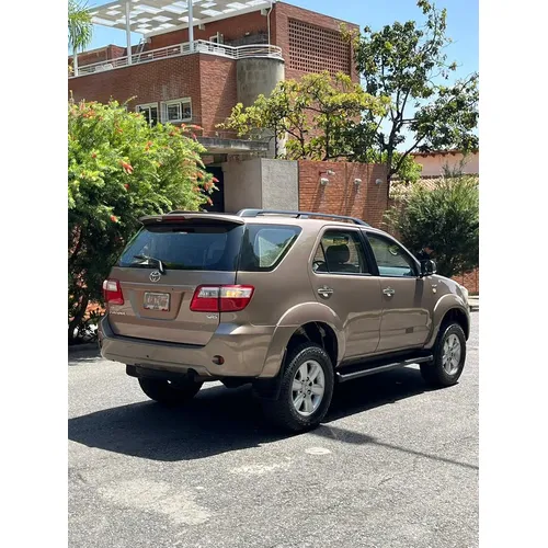 Toyota Fortuner 2010 Beige Caracas
