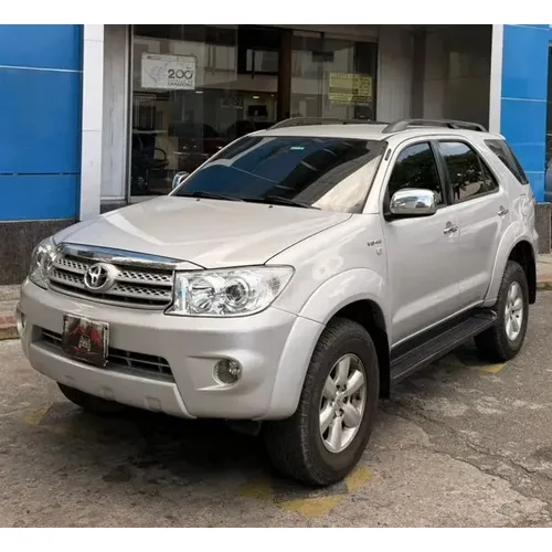 Toyota Fortuner 2010 Plateado Caracas