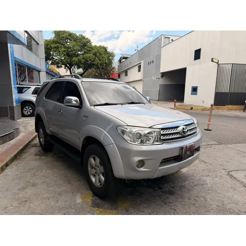 Toyota Fortuner 2010 Plateado Caracas