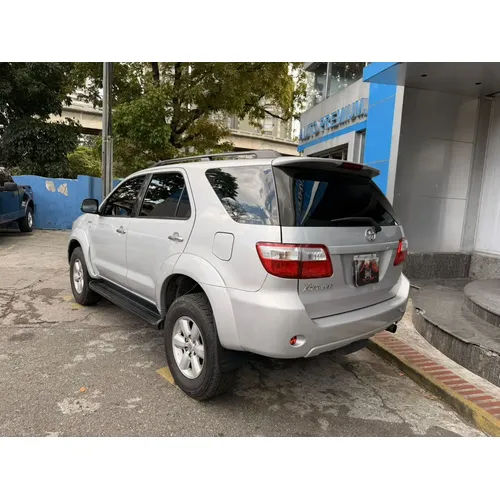 Toyota Fortuner 2010 Plateado Caracas