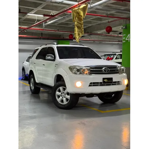 Toyota Fortuner 2010 Blanco Caracas