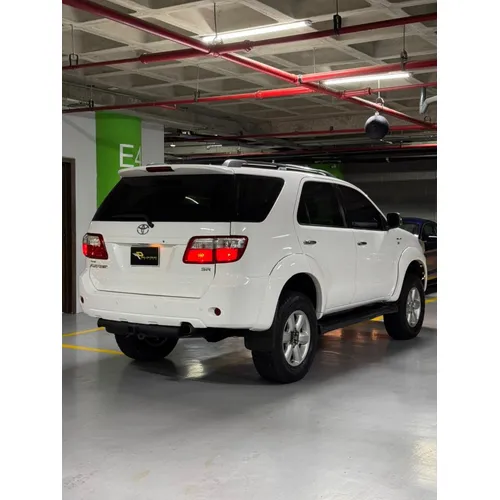 Toyota Fortuner 2010 Blanco Caracas