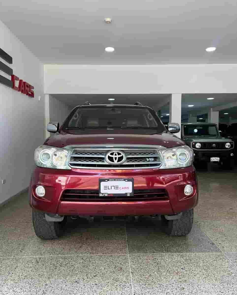 Toyota Fortuner 2010 V6 Rojo