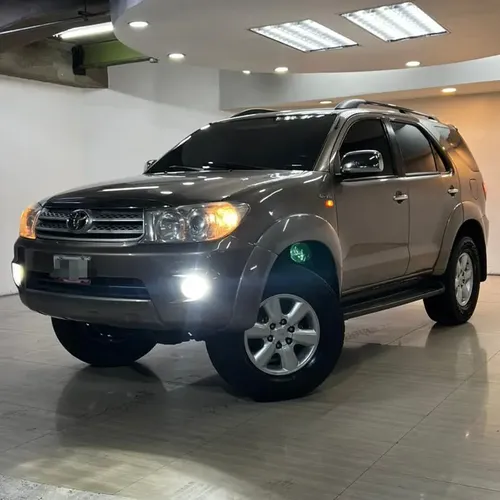 Toyota Fortuner 2010 Beige Caracas