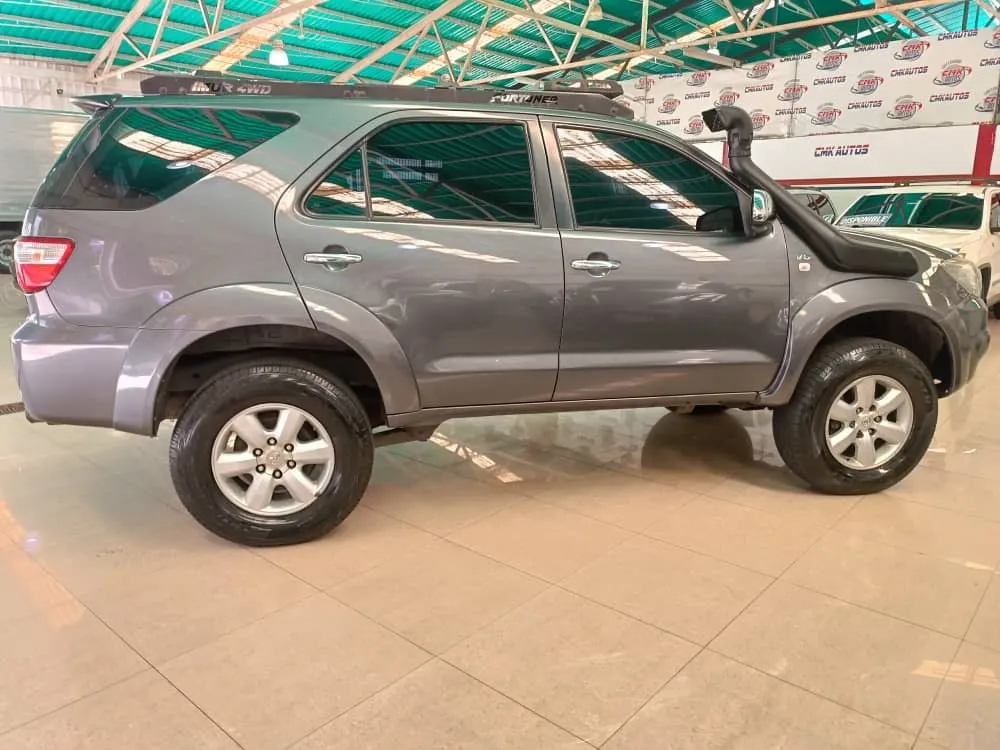 Toyota Fortuner 2011 Gris Caracas