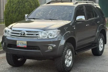 Toyota Fortuner 2011