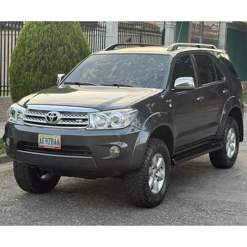 Toyota Fortuner 2011 Gris Caracas