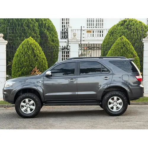 Toyota Fortuner 2011 Gris Caracas