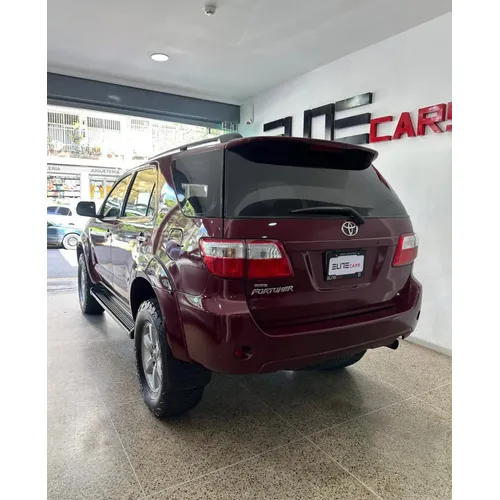 Toyota Fortuner 2011 Rojo Caracas