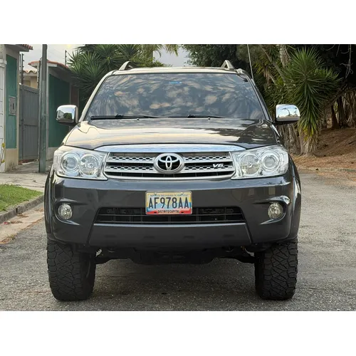 Toyota Fortuner 2011 Gris Caracas
