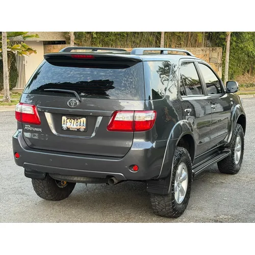Toyota Fortuner 2011 Gris Caracas