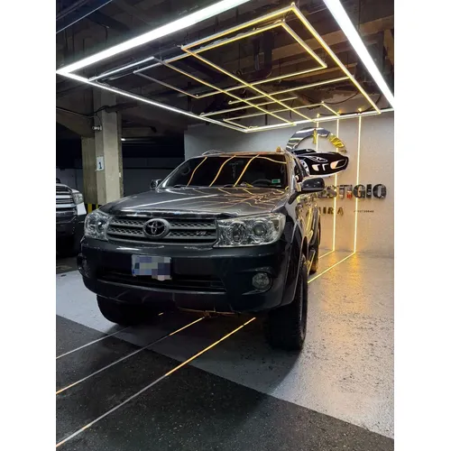 Toyota Fortuner 2011 Gris Caracas