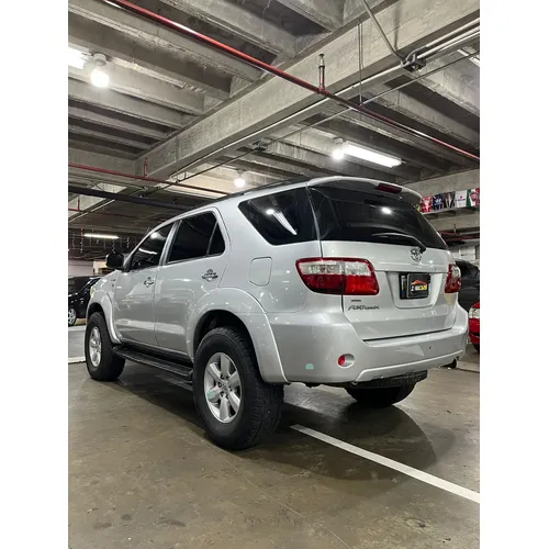 Toyota Fortuner 2011 Plateado Caracas