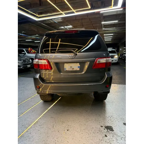 Toyota Fortuner 2011 Gris Caracas
