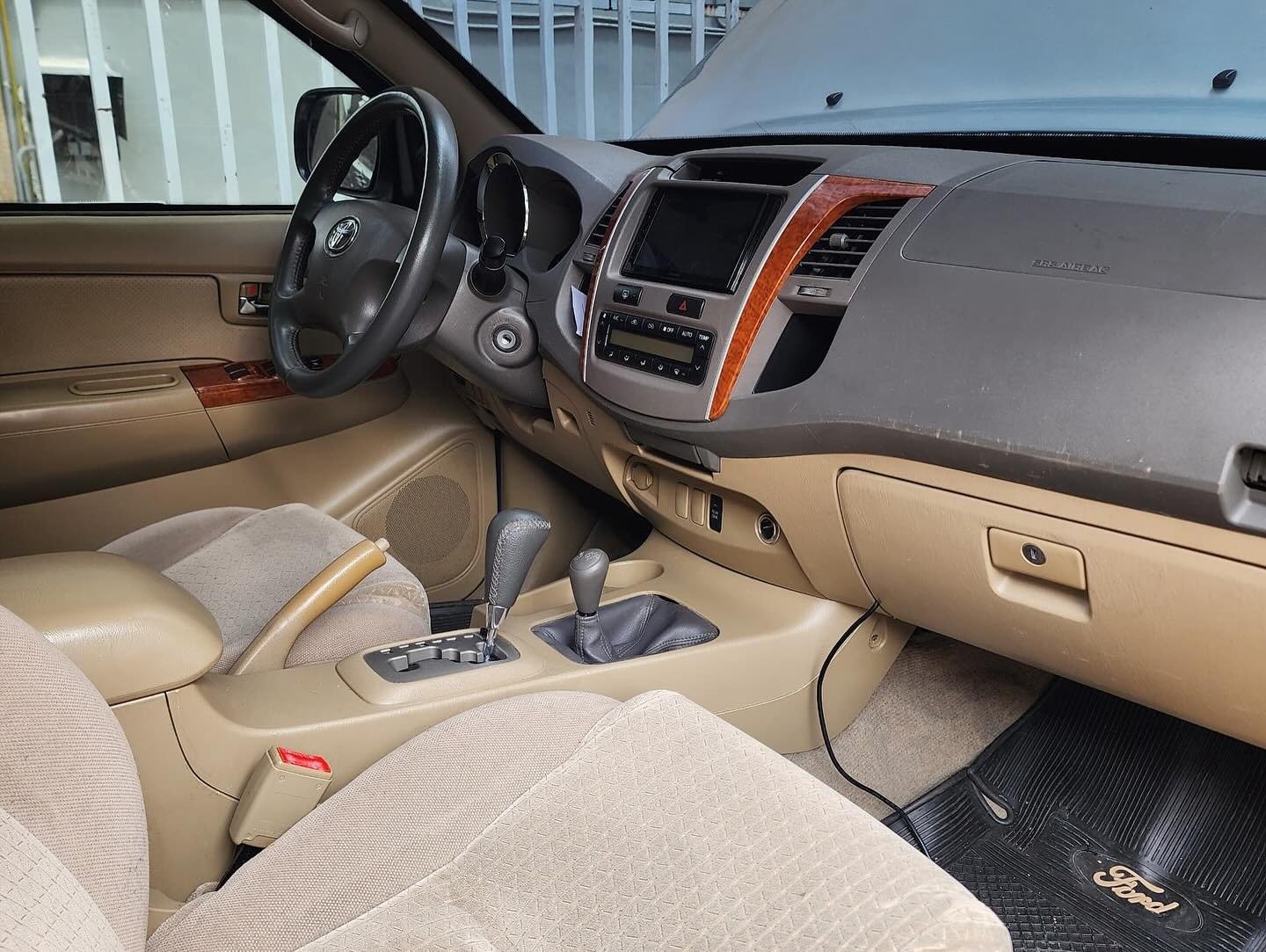 Toyota Fortuner 2011 4x4 Automática Plata
