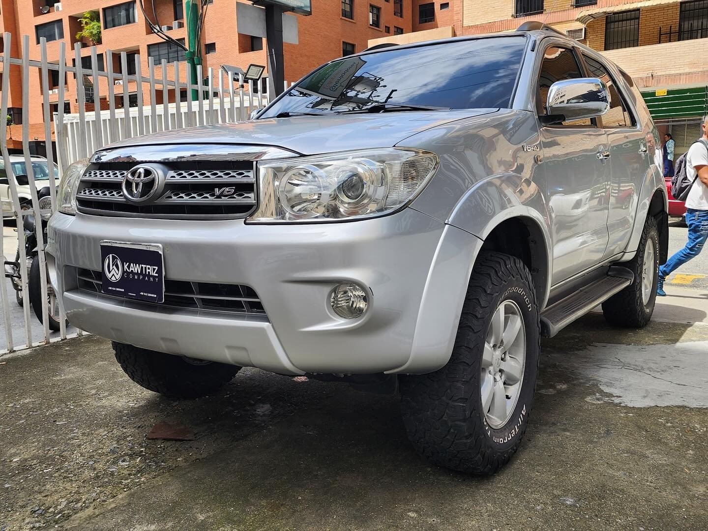 Toyota Fortuner 2011 4x4 Automática Plata