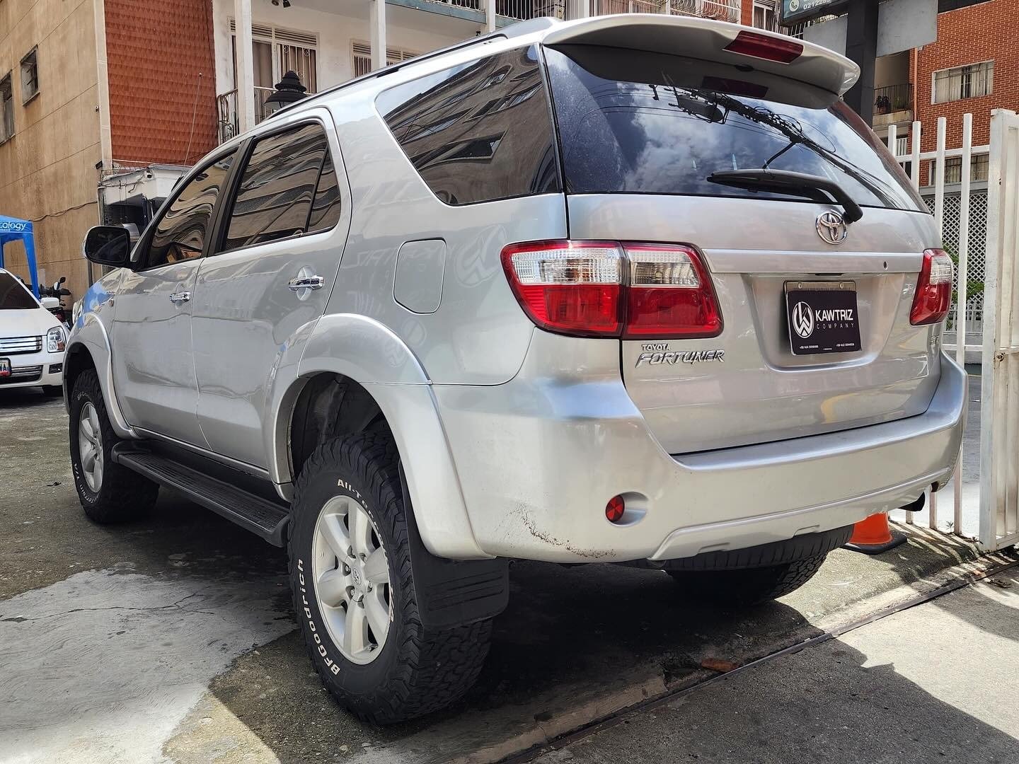 Toyota Fortuner 2011 4x4 Automática Plata