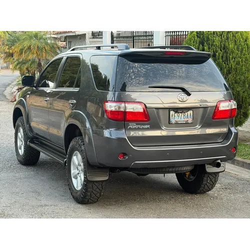 Toyota Fortuner 2011 Gris Caracas