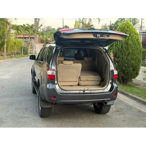 Toyota Fortuner 2011 Gris Caracas
