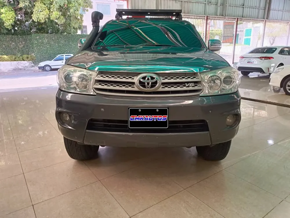 Toyota Fortuner 2011 Gris Caracas