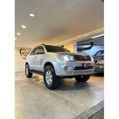 Toyota Fortuner 2011 Plateado Caracas