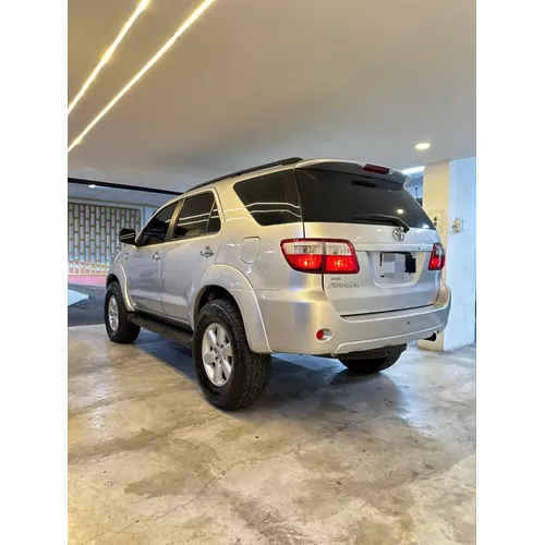 Toyota Fortuner 2011 Plateado Caracas