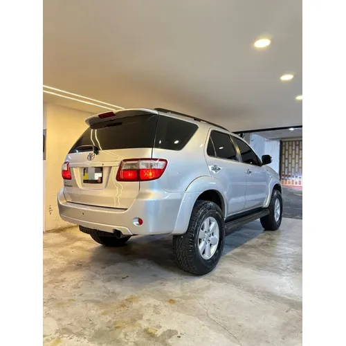 Toyota Fortuner 2011 Plateado Caracas