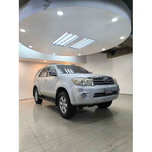 Toyota Fortuner 2011 Plateado Caracas