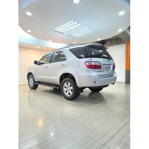 Toyota Fortuner 2011 Plateado Caracas