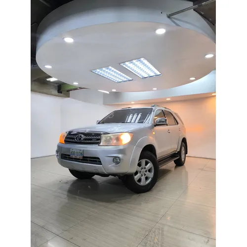 Toyota Fortuner 2011 Plateado Caracas