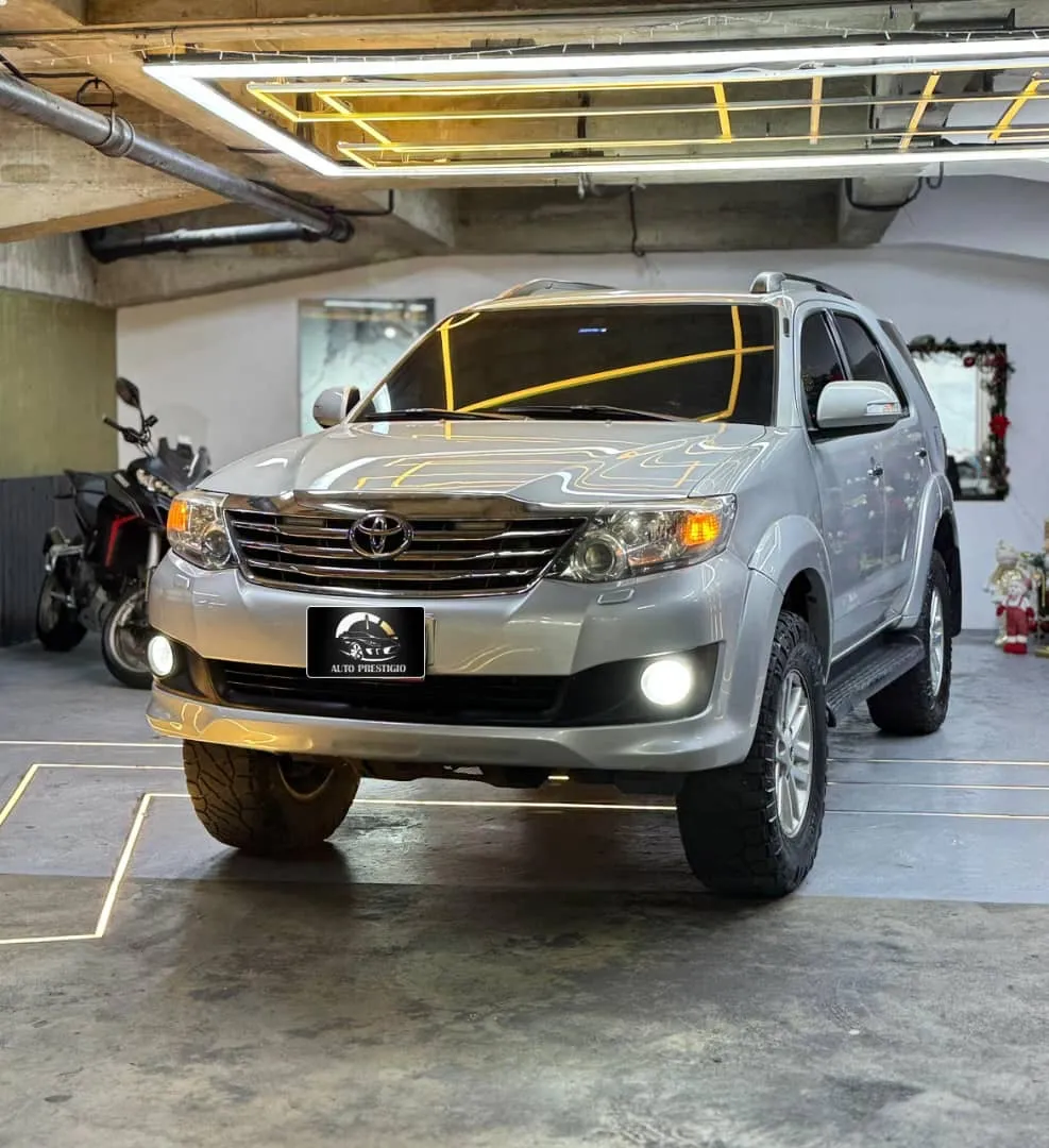 Toyota Fortuner 2012 Plateado Caracas