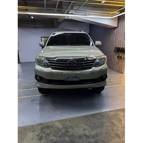 Toyota Fortuner 2013 Beige Caracas