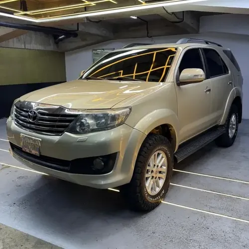 Toyota Fortuner 2013 Beige Caracas