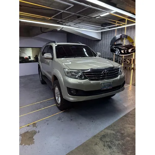 Toyota Fortuner 2013 Beige Caracas