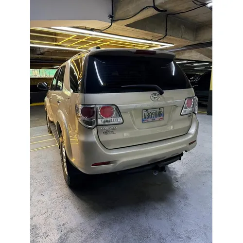 Toyota Fortuner 2013 Beige Caracas