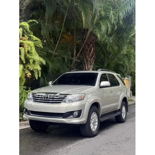Toyota Fortuner SR5 2013 Beige Caracas