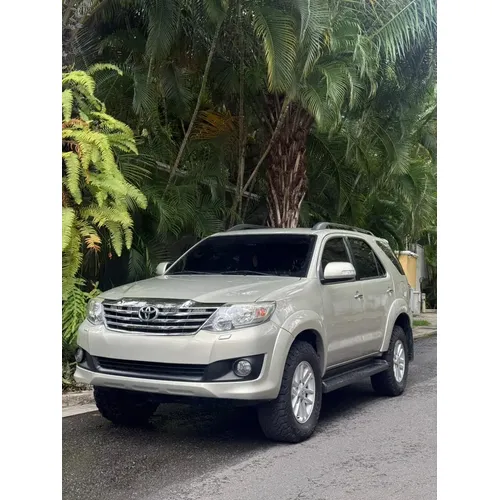 Toyota Fortuner 2013 Beige Caracas