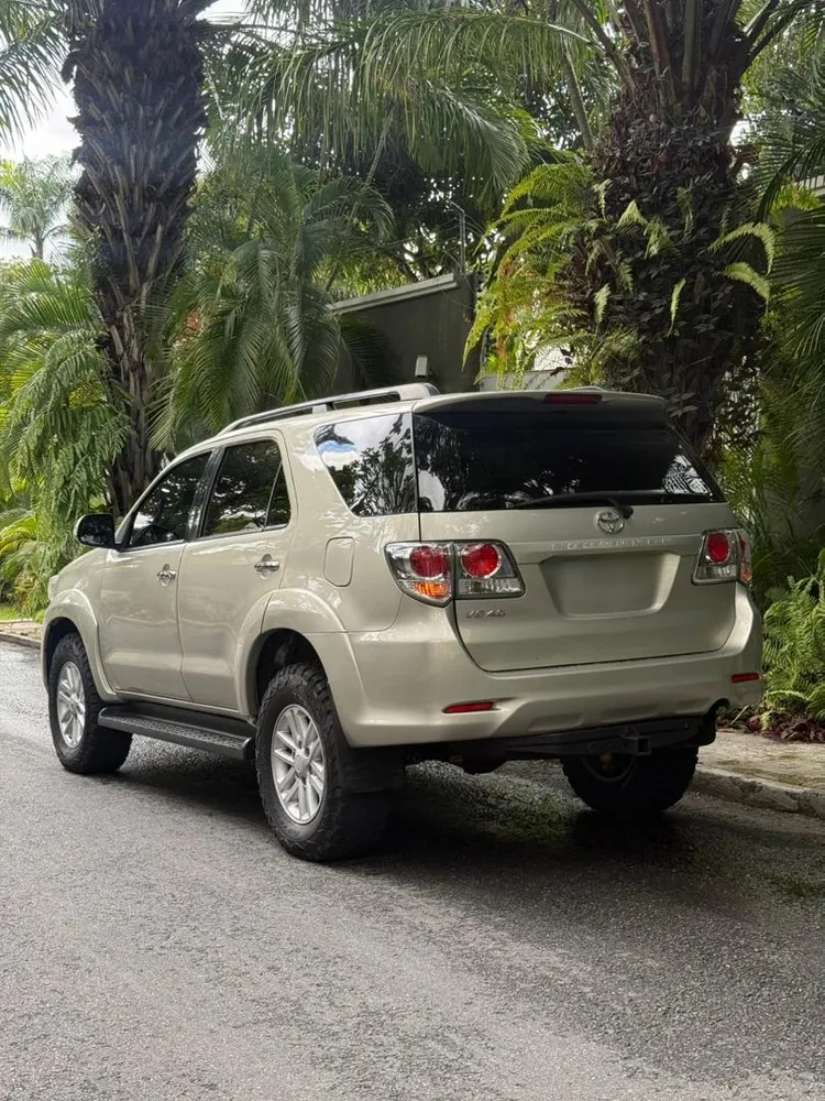 Toyota Fortuner SR5 2013 Beige Caracas