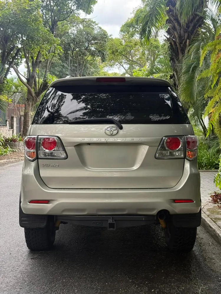 Toyota Fortuner SR5 2013 Beige Caracas