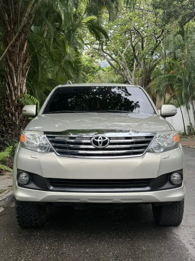 Toyota Fortuner SR5 2013 Beige Caracas