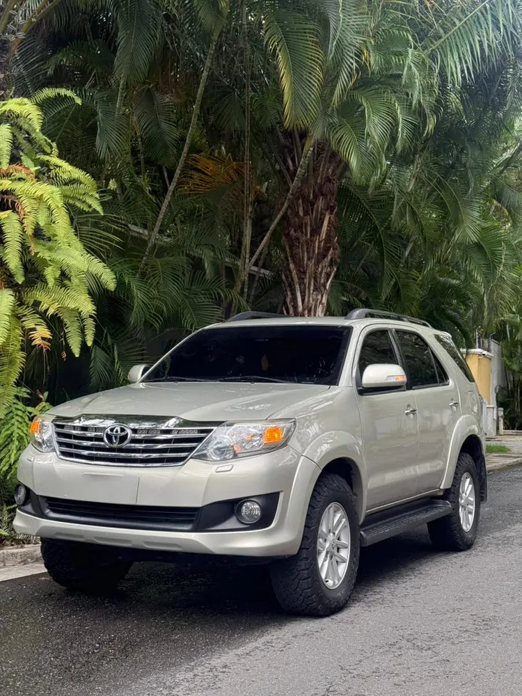 Toyota Fortuner SR5 2013 Beige Caracas