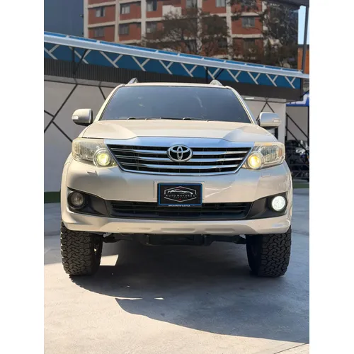 Toyota Fortuner SR 2013 Plateado Caracas